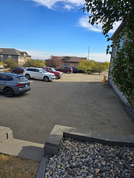 More Photos Of 110 Pelican Pl, Sylvan Lake Office For Sale