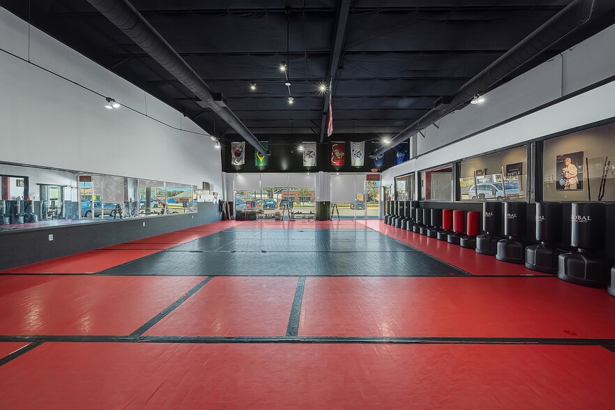 More Photos Of 11715 Spring Cypress Rd, Tomball Storefront For Lease