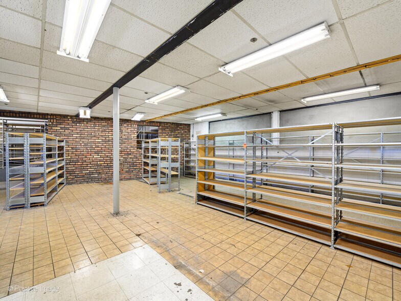 More Photos Of 211 S Milwaukee Ave, Libertyville General Retail For Sale