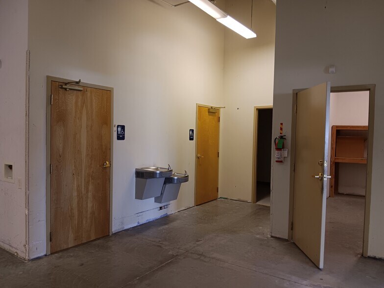 More Photos Of 9230 N Highway 6, Navasota Freestanding For Sale