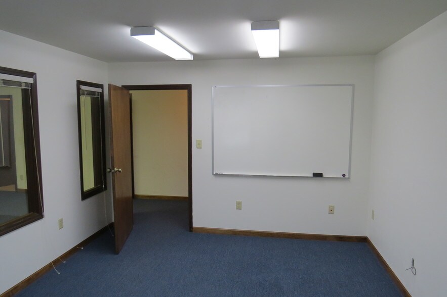 More Photos Of 131 Ridge Rd, Munster Office For Lease