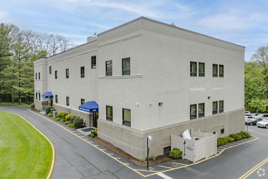 Primary Photo Of 280 Dobbs Ferry Rd, White Plains Medical For Lease