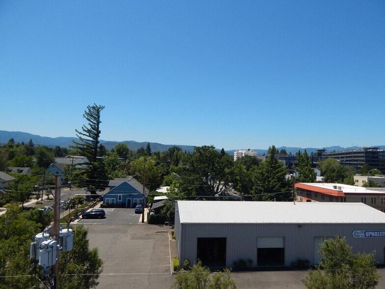 More Photos Of 327 S Fir St, Medford Warehouse For Sale