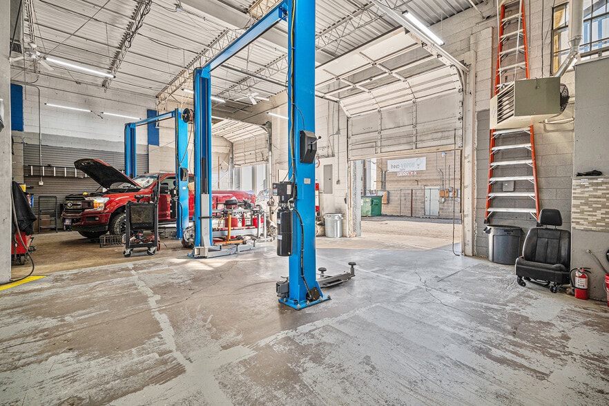 More Photos Of 324 W Hampden Ave, Englewood Auto Repair For Lease