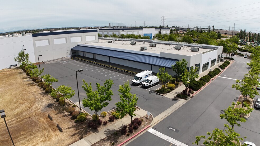 More Photos Of 10000 Alantown Dr, Roseville Manufacturing For Lease