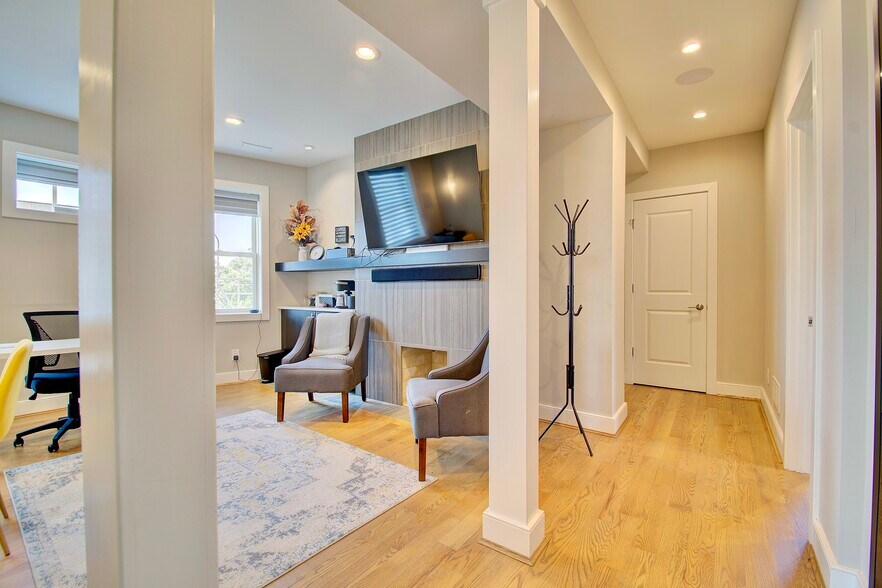 More Photos Of 33 N Fort Thomas Ave, Fort Thomas Office For Sale