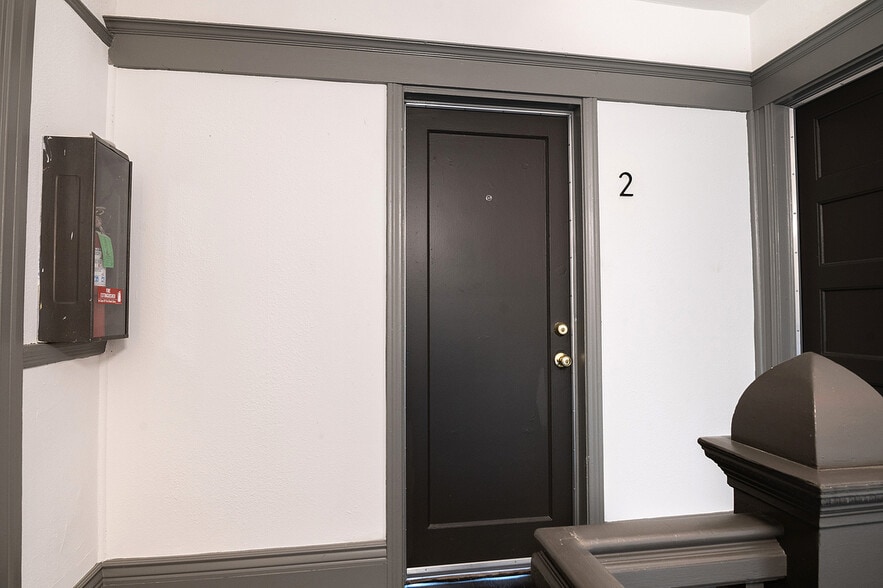 More Photos Of 1732 N Wilton Pl, Los Angeles Apartments For Sale