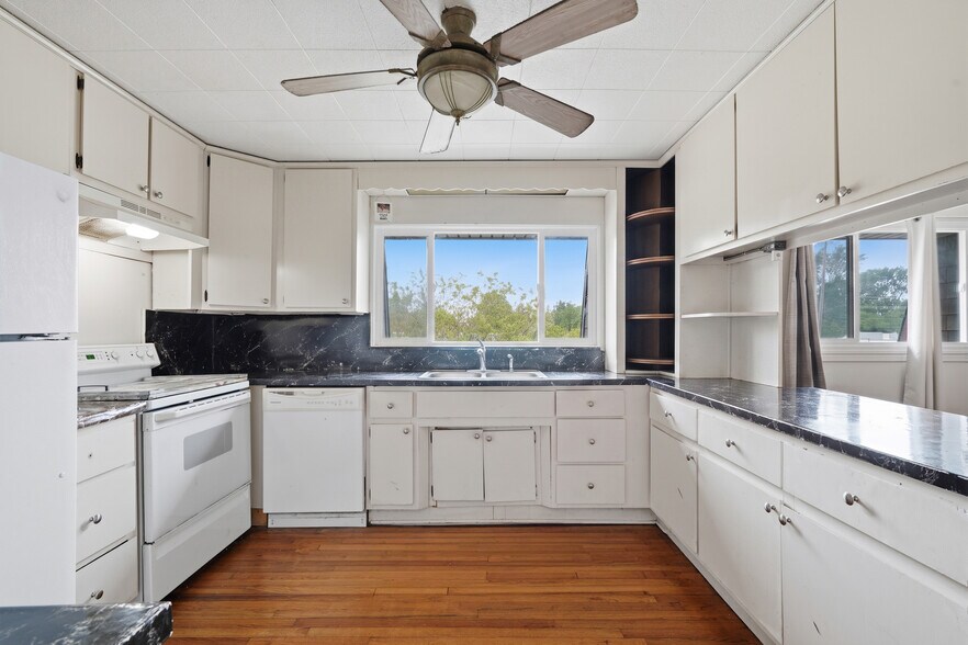 More Photos Of 23589-23593 Van Born Rd, Taylor Freestanding For Sale
