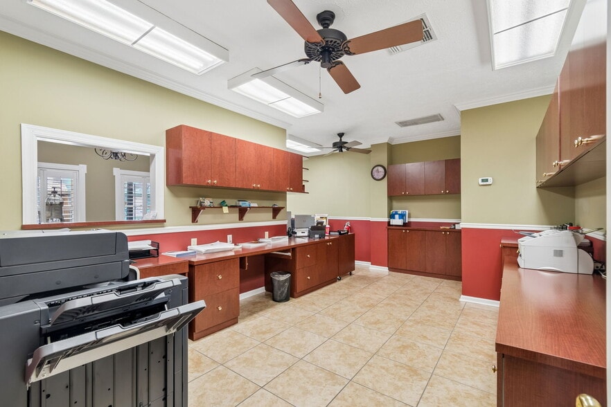 More Photos Of 5701 Main St, New Port Richey Medical For Sale