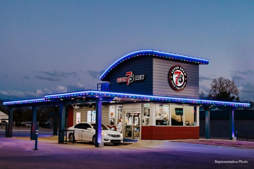 Primary Photo Of 2424 E State Road 44, Shelbyville Fast Food For Sale