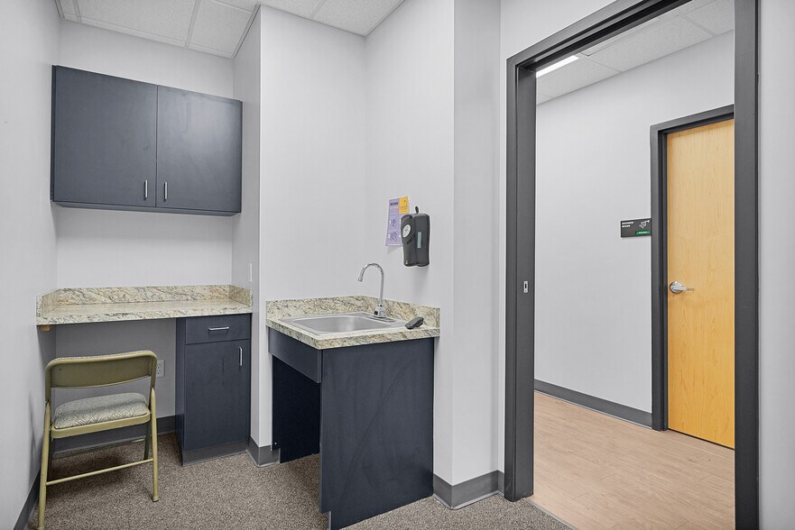 More Photos Of 1416 44th St SW, Wyoming Medical For Sale