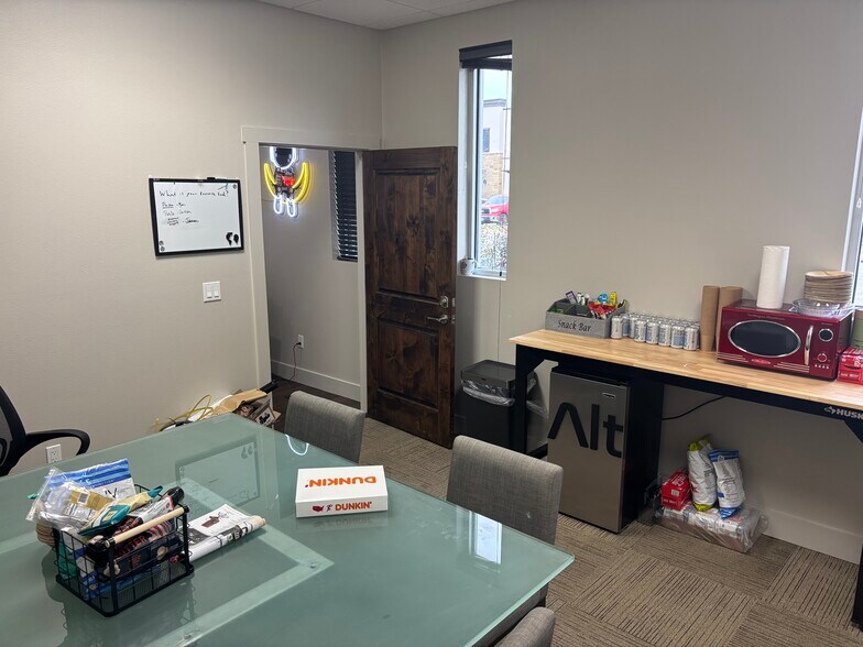 More Photos Of 4722 College Park, San Antonio Light Distribution For Sale