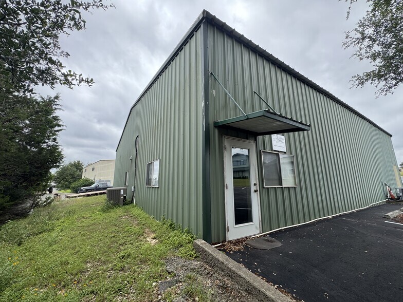 Primary Photo Of 115 Kestrel Dr, Spring Branch Flex For Lease