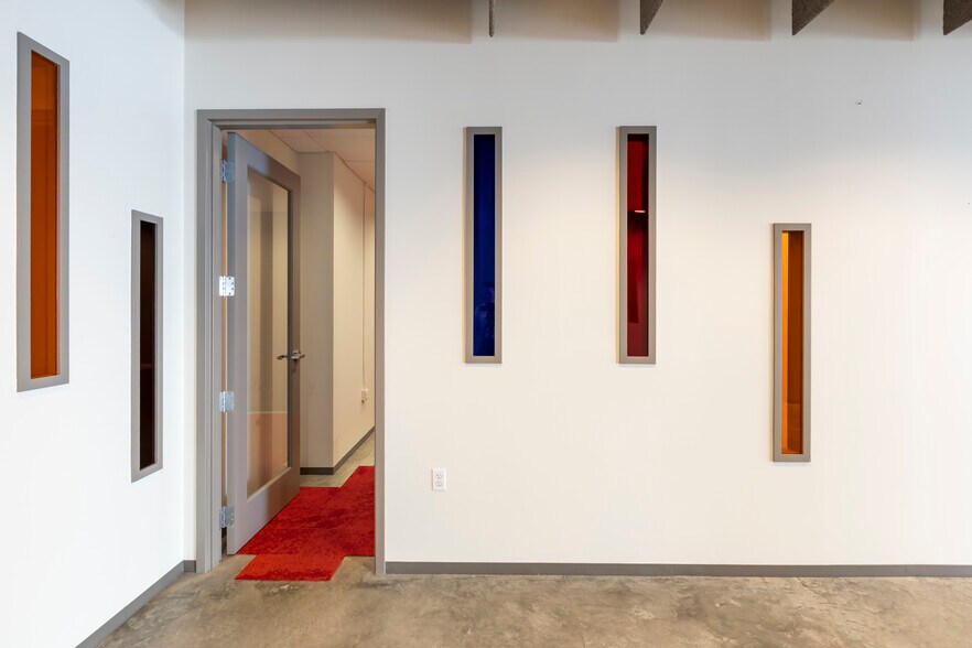 More Photos Of 640 Magazine St, New Orleans Hospitality For Lease