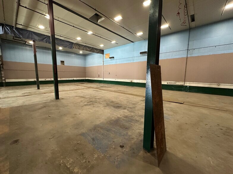 More Photos Of 1220 Mark St, Bensenville Warehouse For Lease