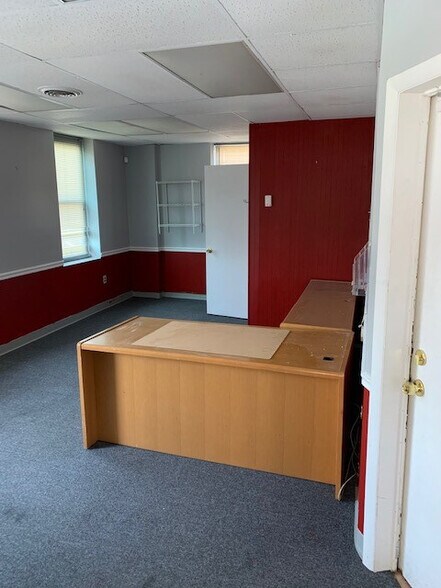 More Photos Of 2800 Lancaster Ave, Wilmington Storefront Retail Office For Lease
