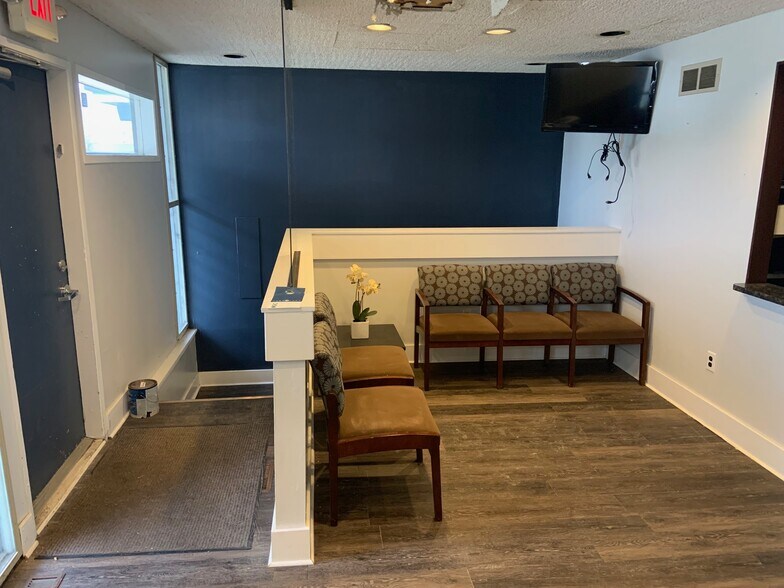 More Photos Of 26831 Woodward Ave, Huntington Woods Medical For Lease