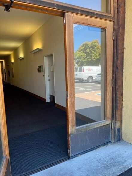 More Photos Of 2530 San Pablo Ave, Berkeley Office For Lease