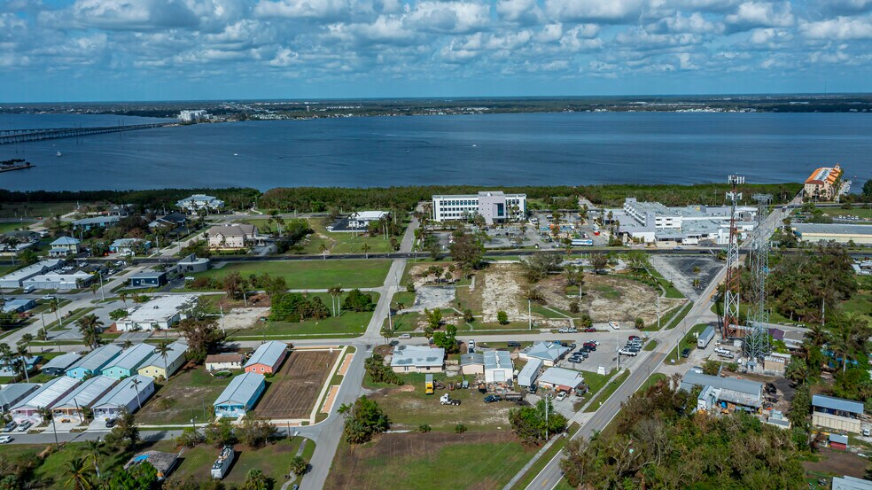 More Photos Of 415 Cooper St, Punta Gorda Flex For Sale