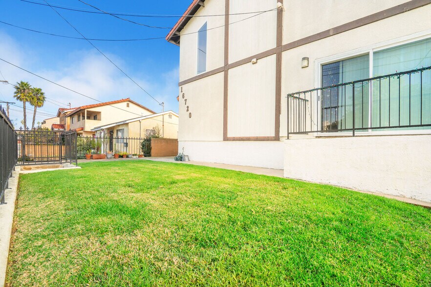 More Photos Of 16722 S Dalton Ave, Gardena Apartments For Sale