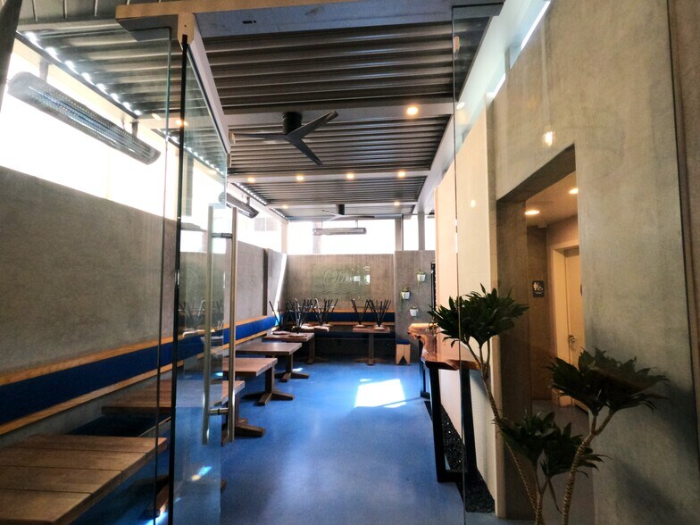 More Photos Of 72 62nd Pl, Long Beach Restaurant For Sale