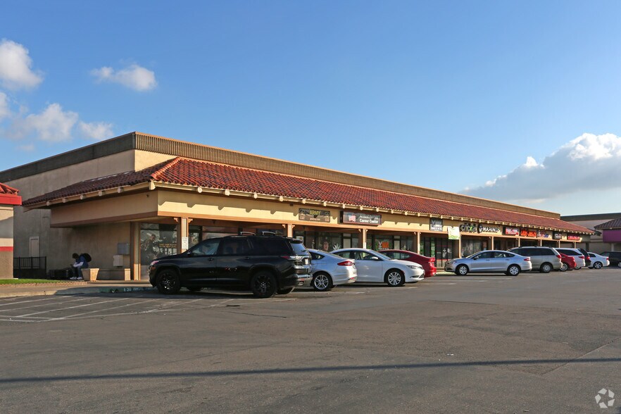 More Photos Of 698-790 W Shaw Ave, Clovis Unknown For Lease