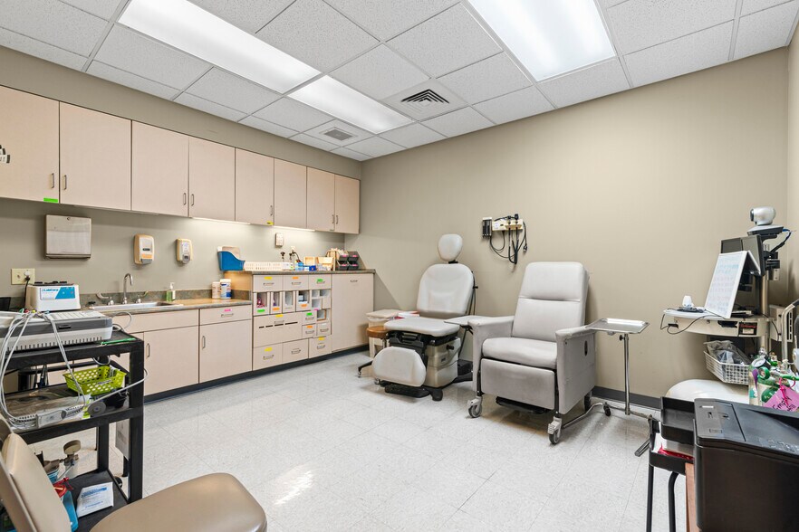More Photos Of 1005 W Market St, Athens Healthcare For Sale