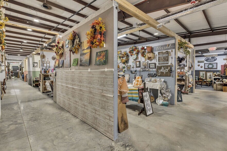 More Photos Of 2120 Old Highway 431 S, Greenbrier Freestanding For Sale