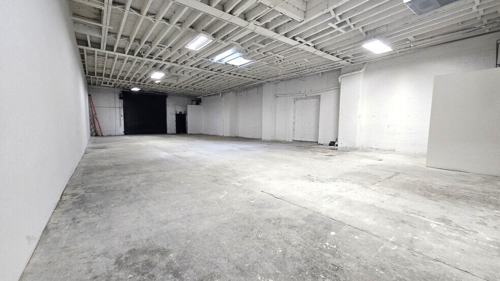 More Photos Of 272-280 Seigel St, Brooklyn General Retail For Lease