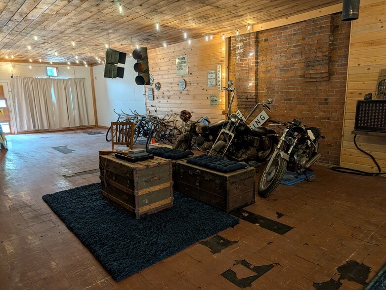 More Photos Of 956 Main St, Pomeroy Storefront For Sale
