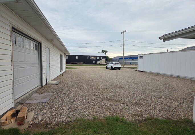 More Photos Of 1409 1st Avenue NW, Weyburn Showroom For Lease