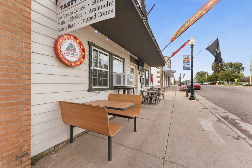 More Photos Of 410 Main St, Sandstone Restaurant For Sale