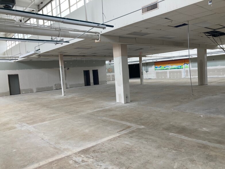 More Photos Of 1225-1265 Hartrey Ave, Evanston Light Manufacturing For Lease