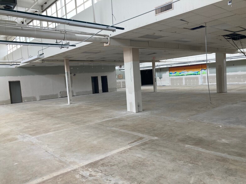 More Photos Of 1265 Hartrey Ave, Evanston Light Manufacturing For Lease