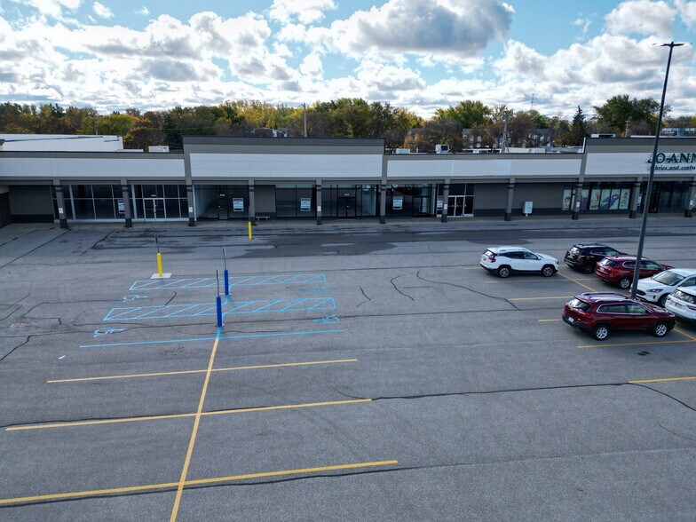 More Photos Of 2906-2992 Center Ave, Essexville Unknown For Lease