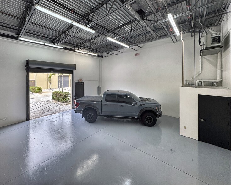 More Photos Of 2875 Jupiter Park Dr, Jupiter Light Manufacturing For Lease
