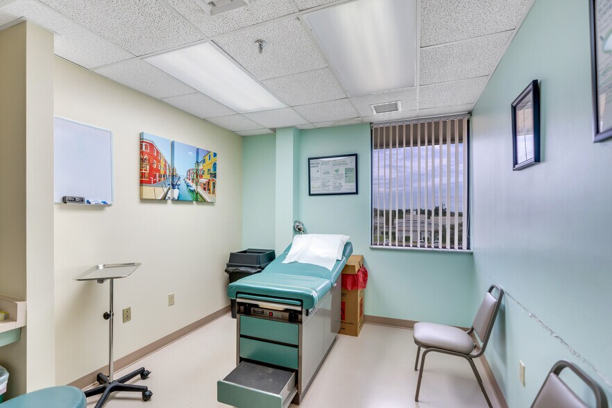 More Photos Of 2525 Harbor Blvd, Port Charlotte Medical For Lease