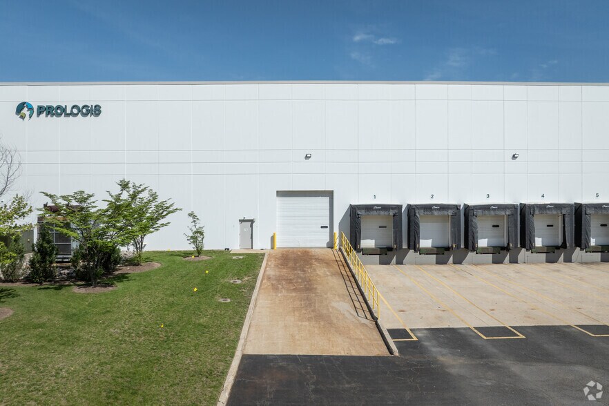 More Photos Of 261 River Rd, Clifton Distribution For Lease