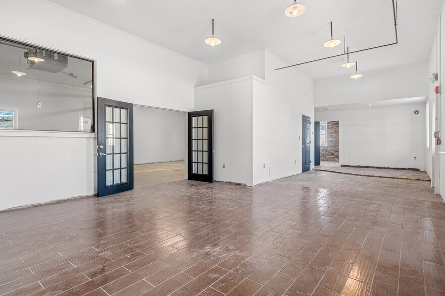 More Photos Of 894 Lafayette Rd, Seabrook Warehouse For Lease