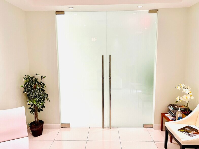 More Photos Of 8370 W Flagler St, Miami Medical For Lease