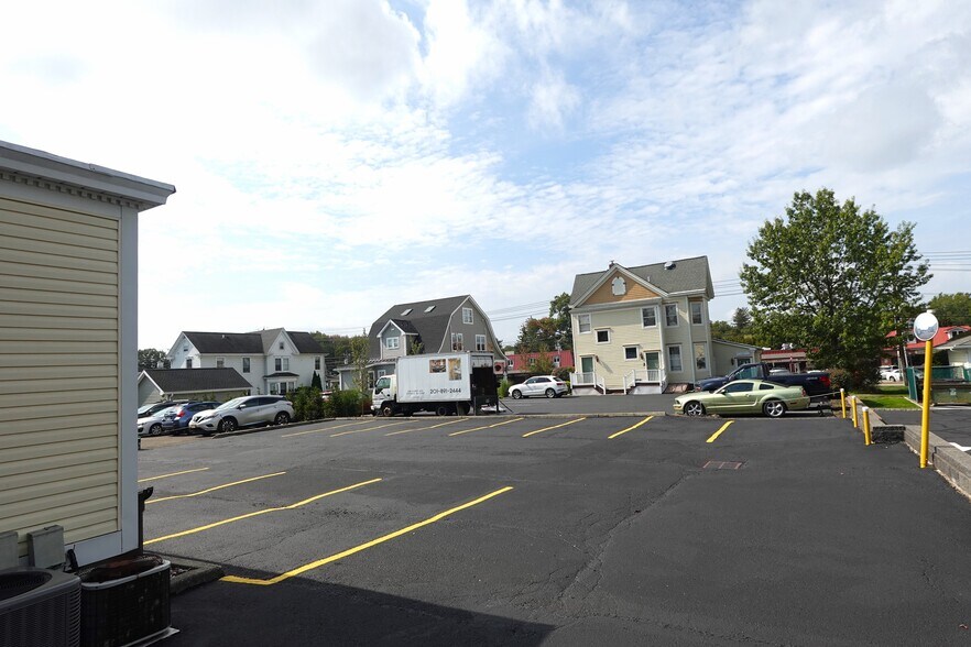 More Photos Of 235 Everett Ave, Wyckoff Office For Sale