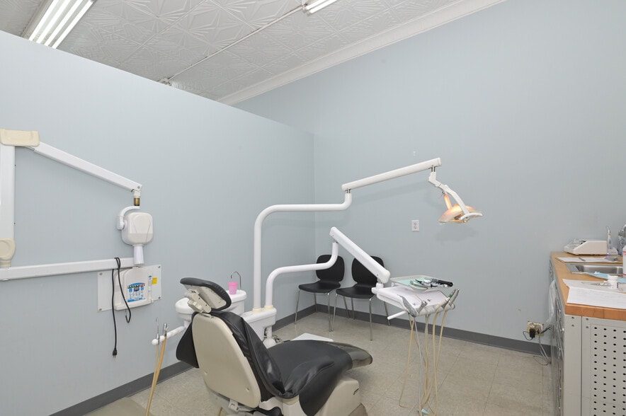 More Photos Of 24-26 W Merrick Rd, Freeport Storefront For Sale