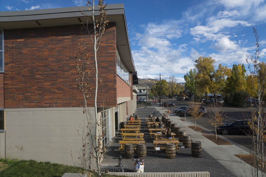 More Photos Of 910 Yampa Street, Steamboat Springs General Retail For Sale