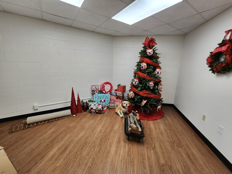 More Photos Of 501 Howell Rd, Greenville Office For Lease