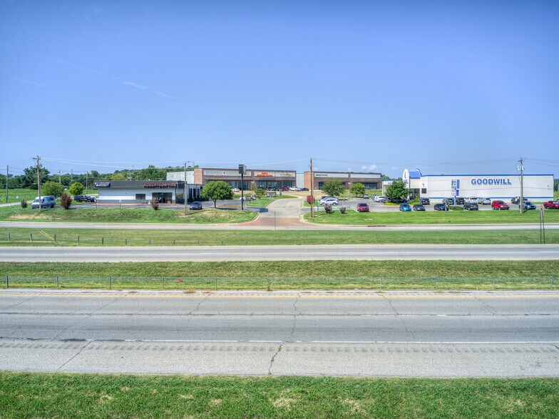 More Photos Of 548 W 125th Pl S, Glenpool Storefront Retail Office For Lease