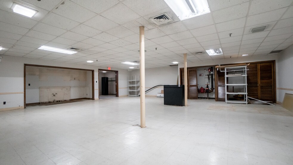 More Photos Of 7007 Calumet Ave, Hammond General Retail For Sale