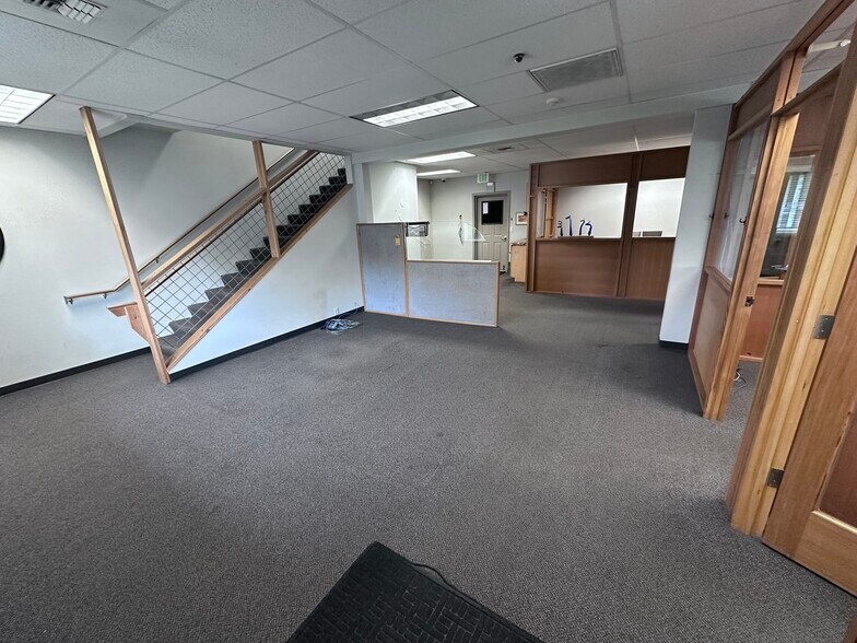 More Photos Of 2203 Queen St, Bellingham Flex For Lease