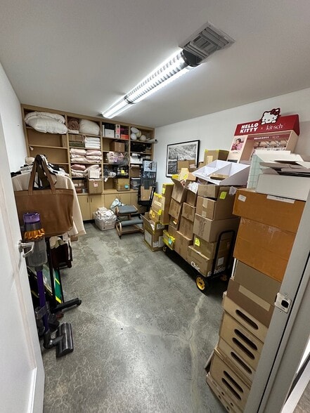 More Photos Of 5301 Rosewood Ave, Los Angeles Office For Lease