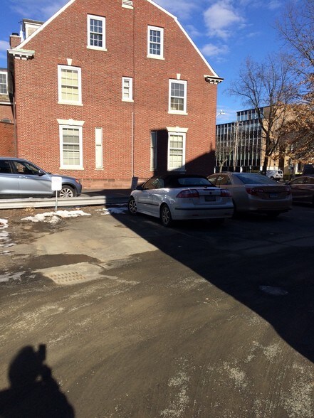 More Photos Of 79 Trumbull St, New Haven Apartments For Lease