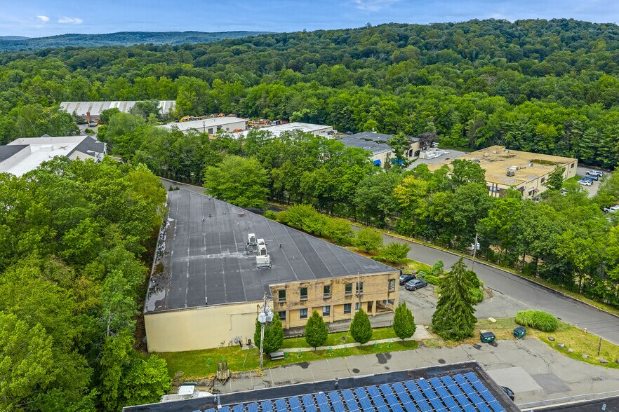 More Photos Of 3 Tice Rd, Franklin Lakes Distribution For Lease